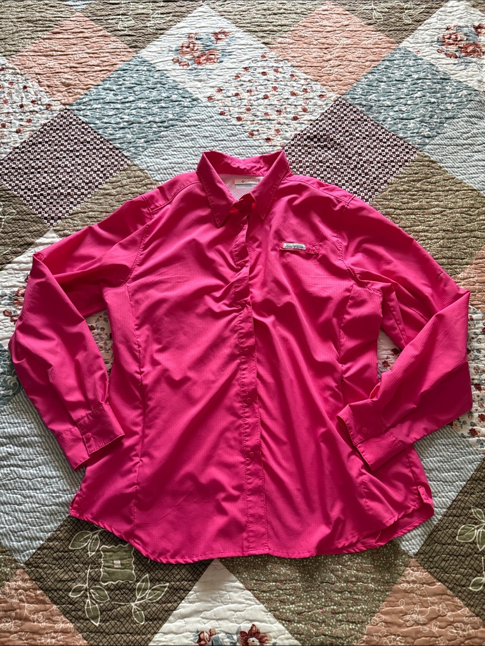 Columbia women’s pink Lightweight Button-Up Shirt size XL